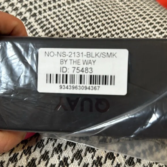 New Quay By The Way Black Frame Smoke Lens Sunglasses With Case - Picture 8 of 11